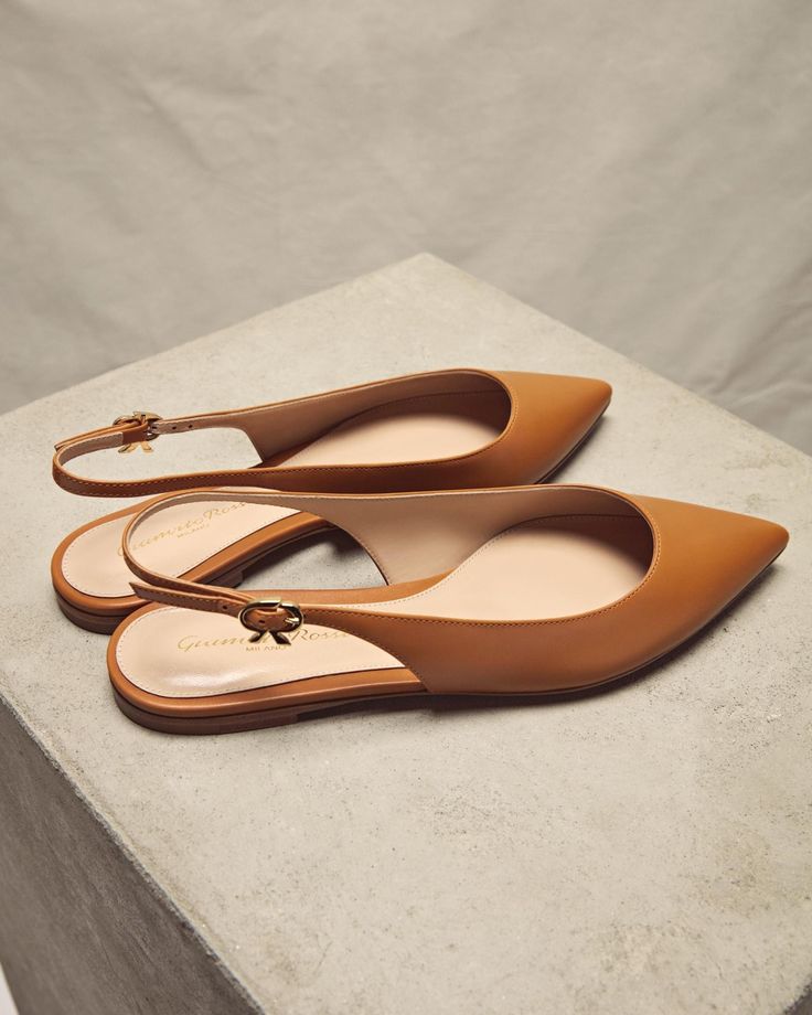 WOMEN'S FOOTWEAR